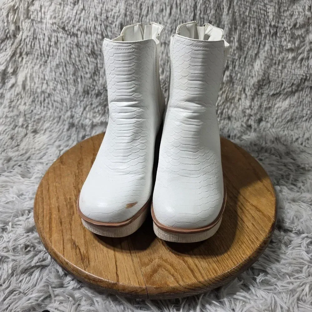 Pierre Dumas Fashion Heel Boots Clue-7 Womens Sz 9 White Faux Snakeskin Booties